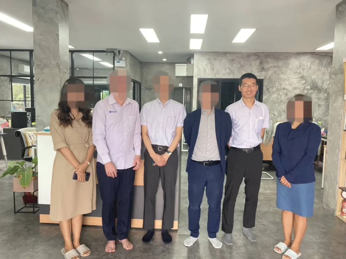 タイのバンコクにてFDAに関するタイ語通訳・アテンドを行う鈴木秀明