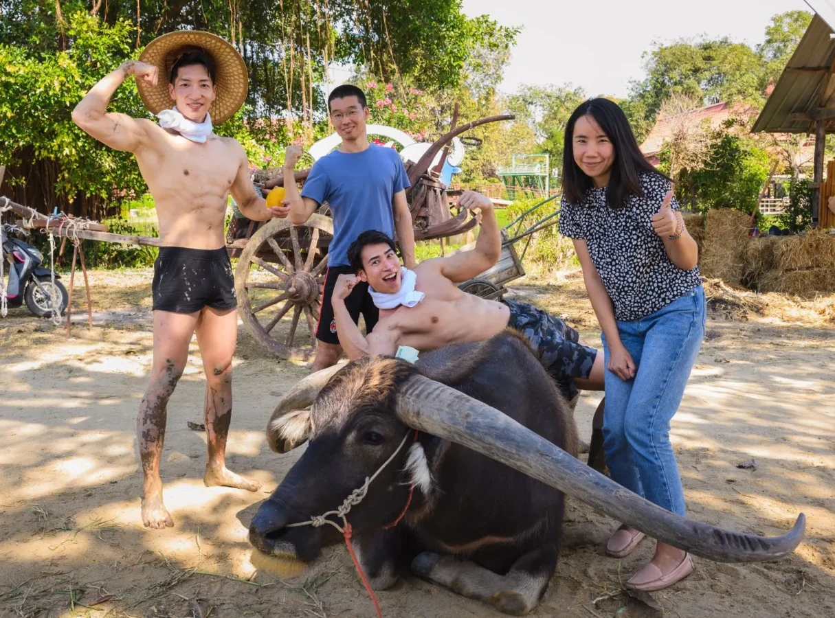 タイのスリン県にて動画撮影時のタイ語通訳・アテンドを行う鈴木秀明