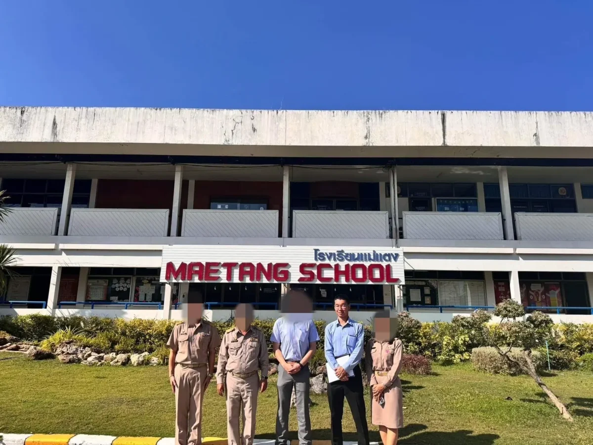 タイのチェンマイの小中学校にてに教育に関するタイ語通訳・アテンドを行う鈴木秀明