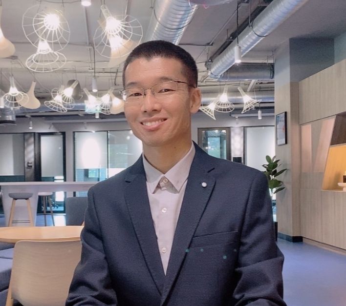 タイに関する記事を書いているタイ語通訳の鈴木秀明